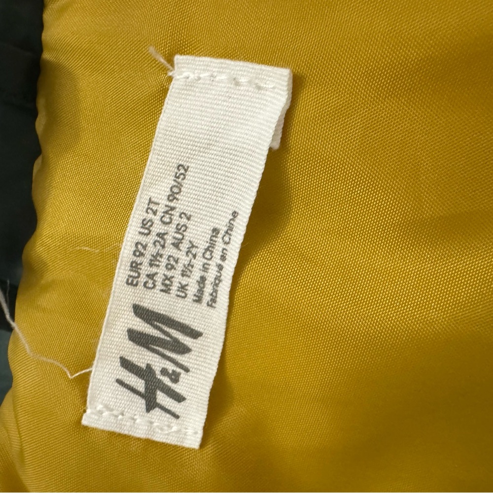 H&M Kids Green Puffer Vest - Picture 3 of 4
